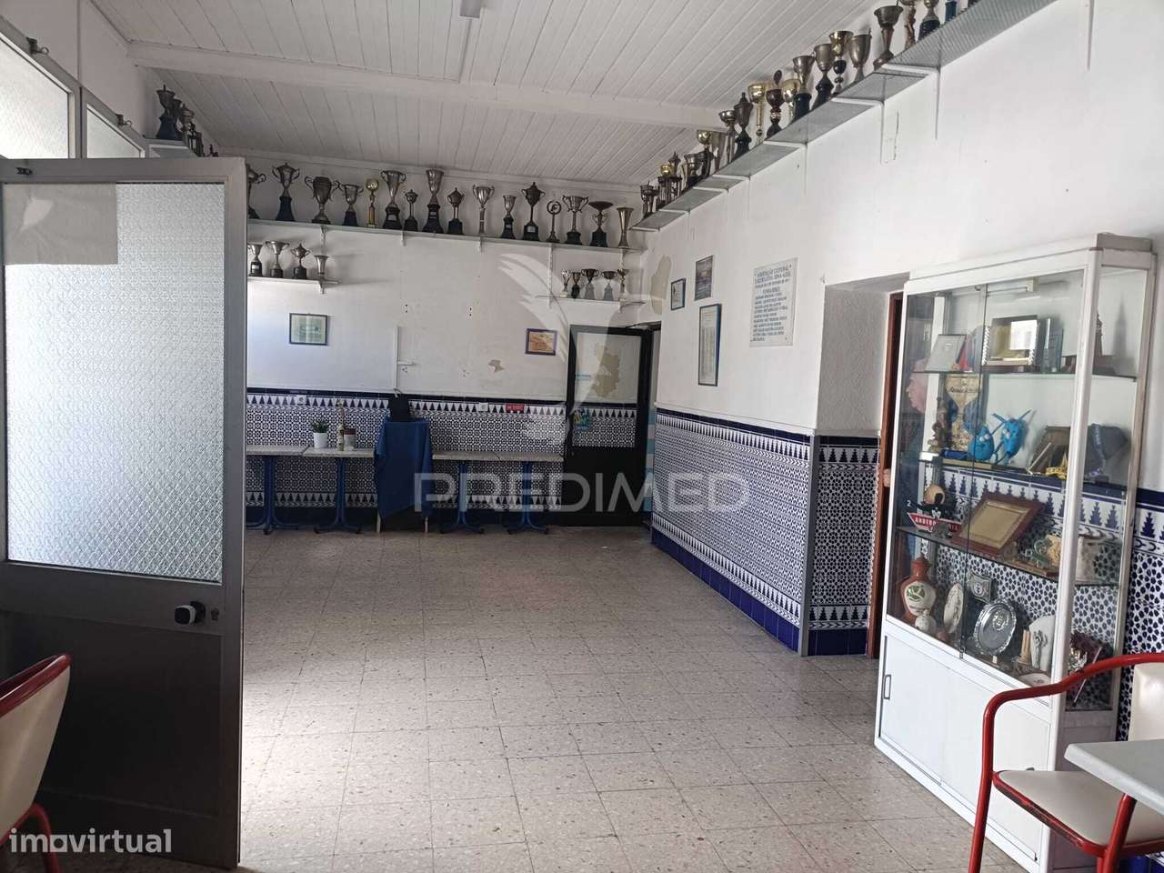 Espaço comercial localizado em Beja, para reconstrução - Grande imagem: 2/11