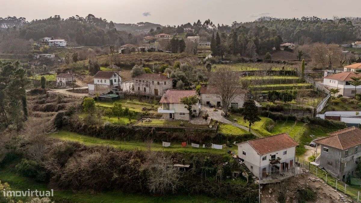 Exclusiva Moradia T4 com 556m² e 1.000m² de Terreno-37