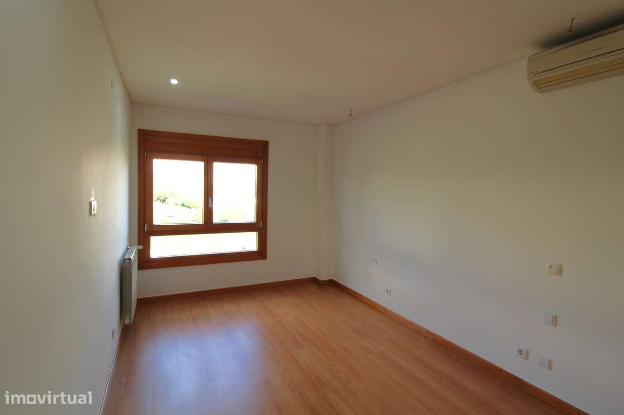 COLINAS DO CRUZEIRO -  T3 com 150 m² e 4 lugares de garagem!-17