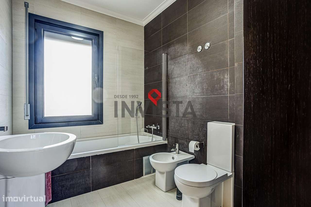 Moradia no Centro de Alverca com piscina-31