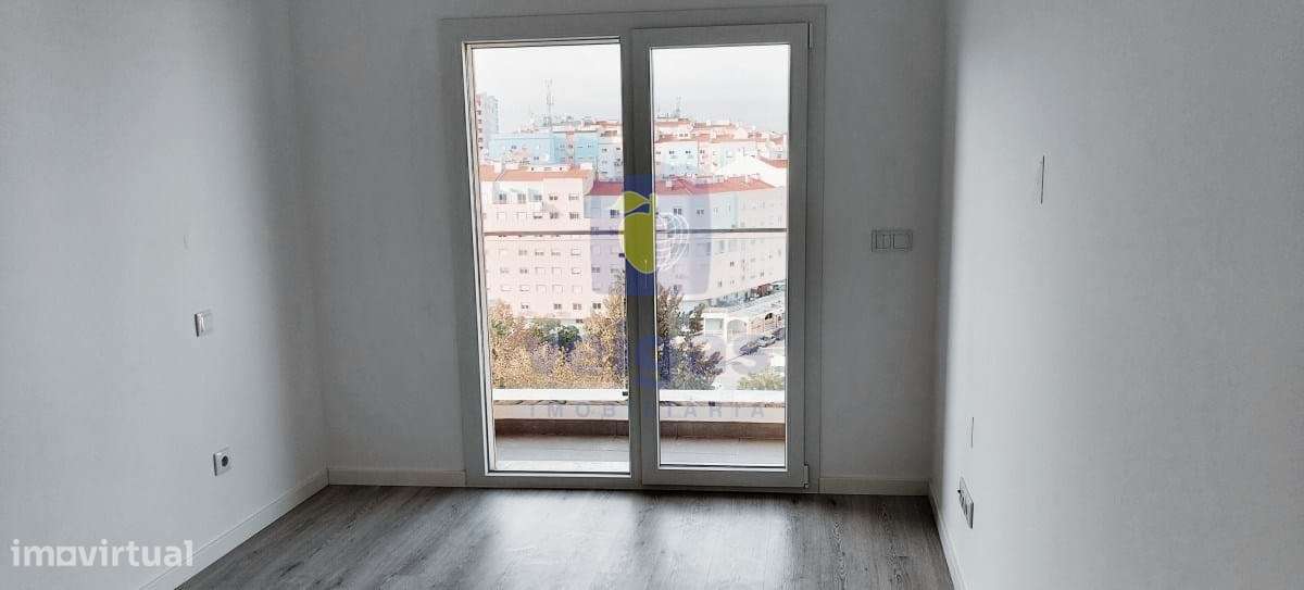 T3 Novo em Santa Marta do Pinhal com Parqueamento - Corroios-12