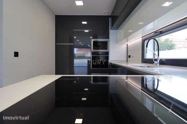 Luxuosa moradia isolada de 5 assoalhadas com excelentes áreas - piscin-6