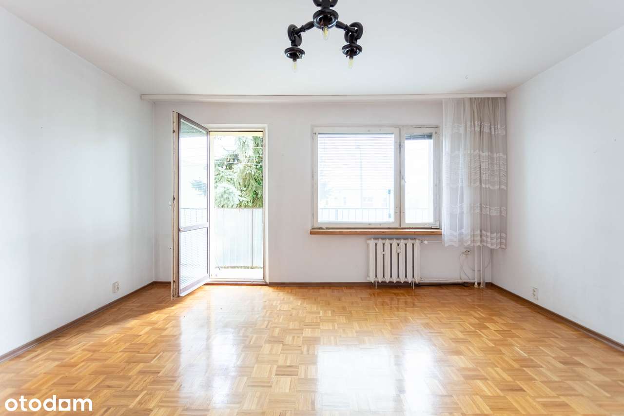 Trzypokojowe mieszkanie z balkonem na Piekarach-0