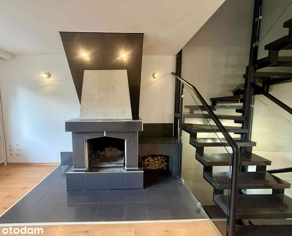 Dom z sauną i kominkiem w Łodzi – Twoje miejsce pełne komfortu! - Pełny obrazek: 2/20