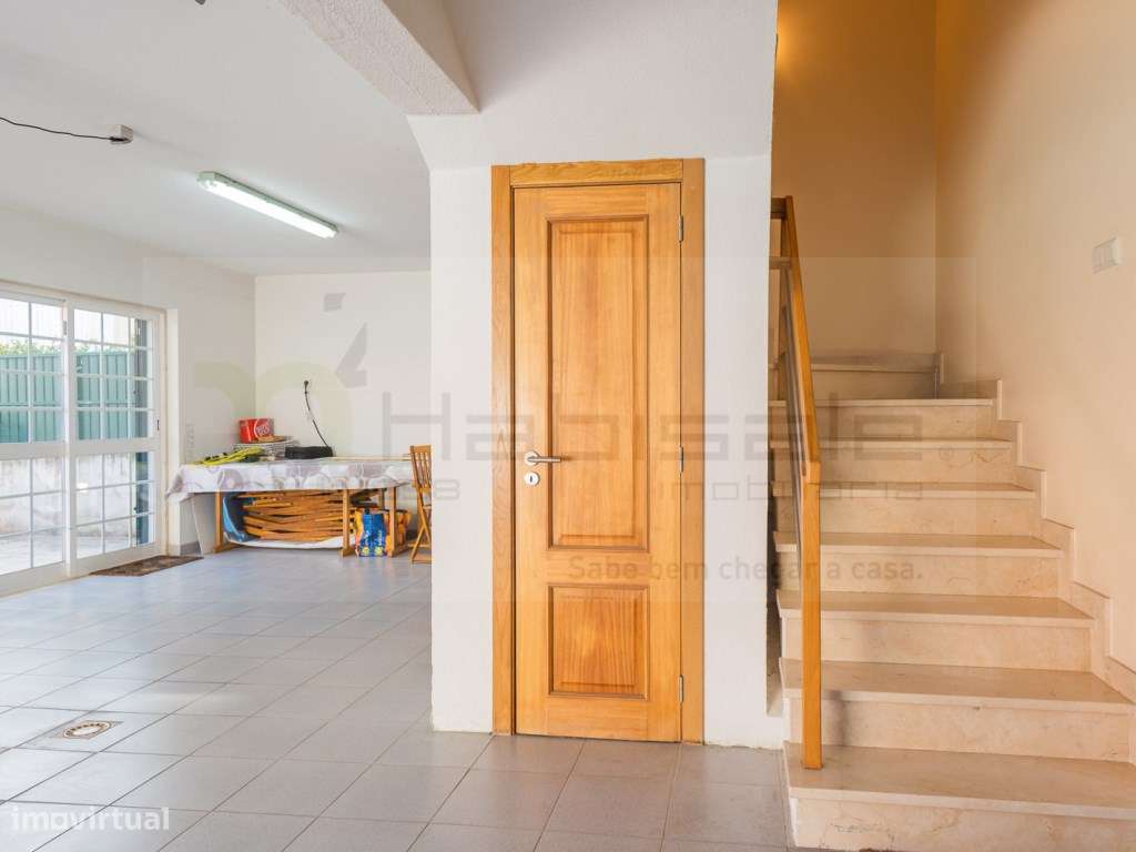 Moradia T5 com Jardim, Garagem ampla e Espaço para Piscina-34