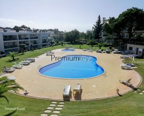 Moradia T1 mais 3 c/ Piscina, Cave e Garagem Box p/Venda em Albufeira