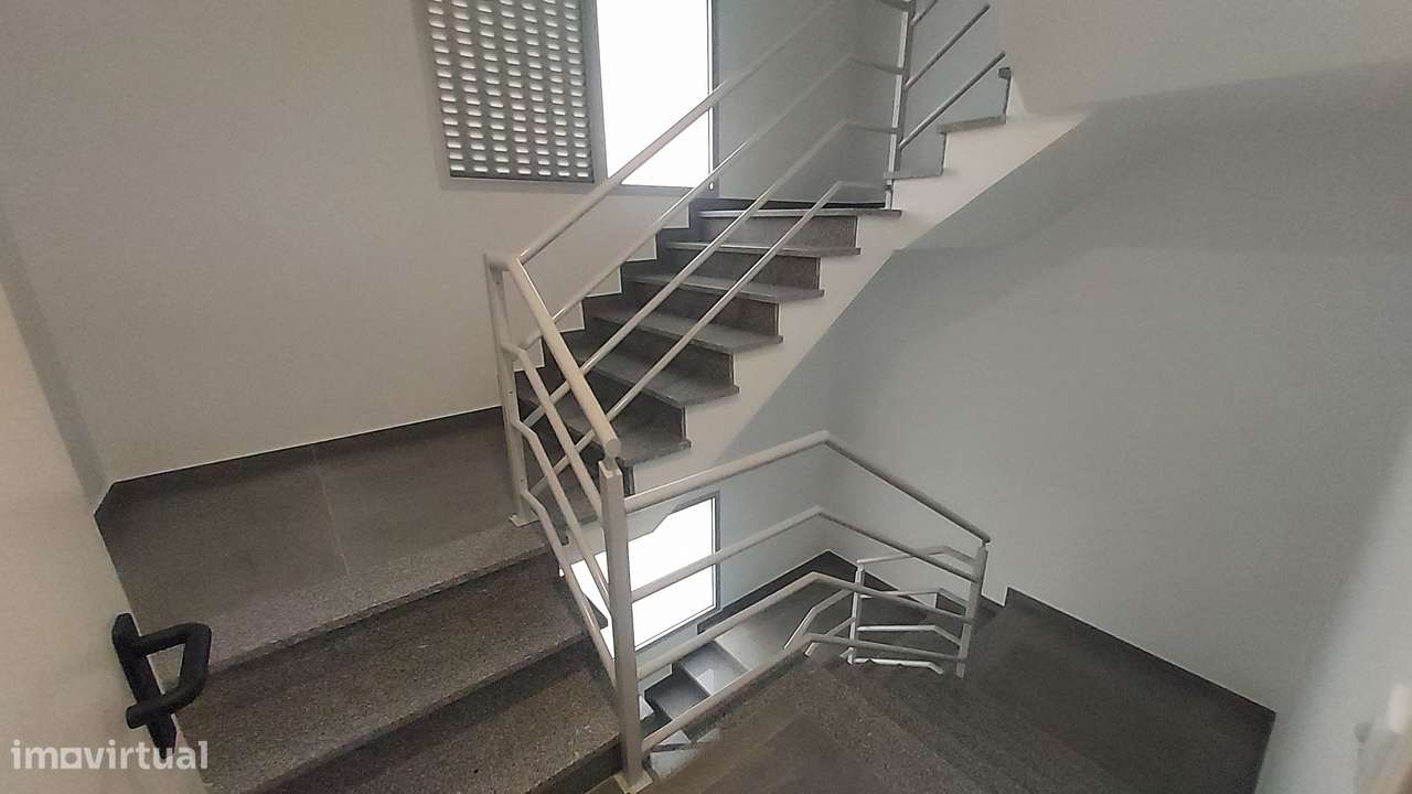 Apartamento T3 novo C/ box- Leiria-27