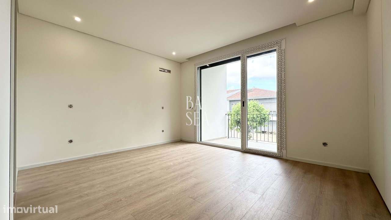Moradia T4 Nova de Dois Andares em Palmeira Braga-24