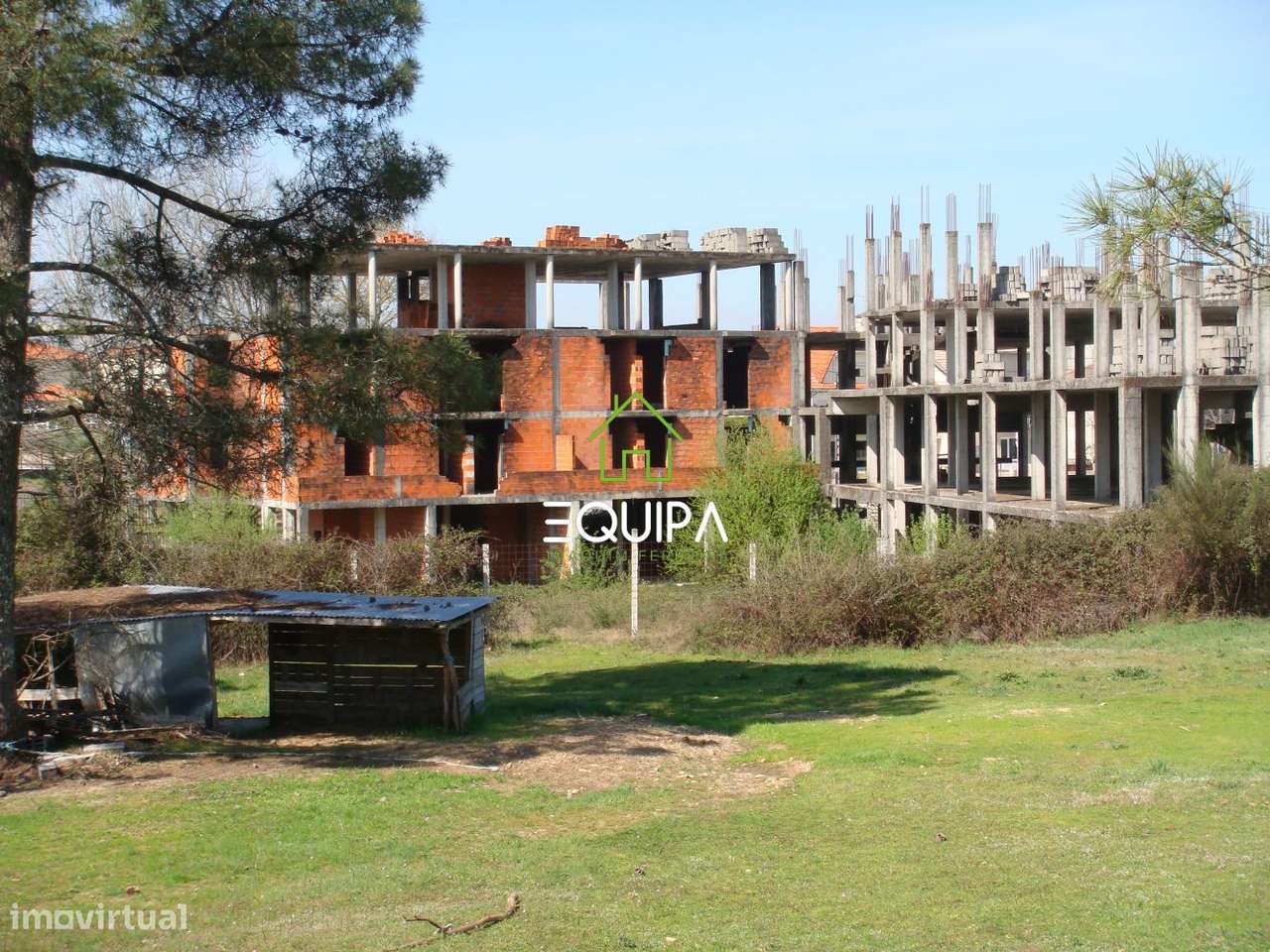 Prédio em Construção em Vila Nova de Paiva - Viseu - Em Frente a EB-5