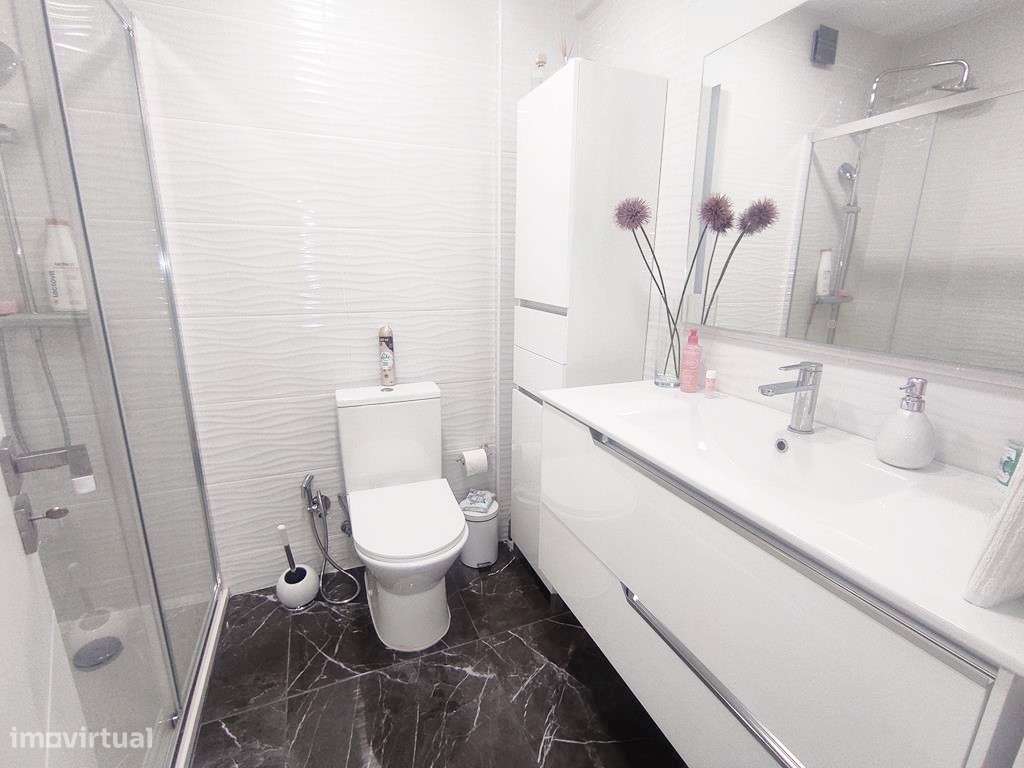 T2 totalmente remodelado no centro do Casal São Brás-26