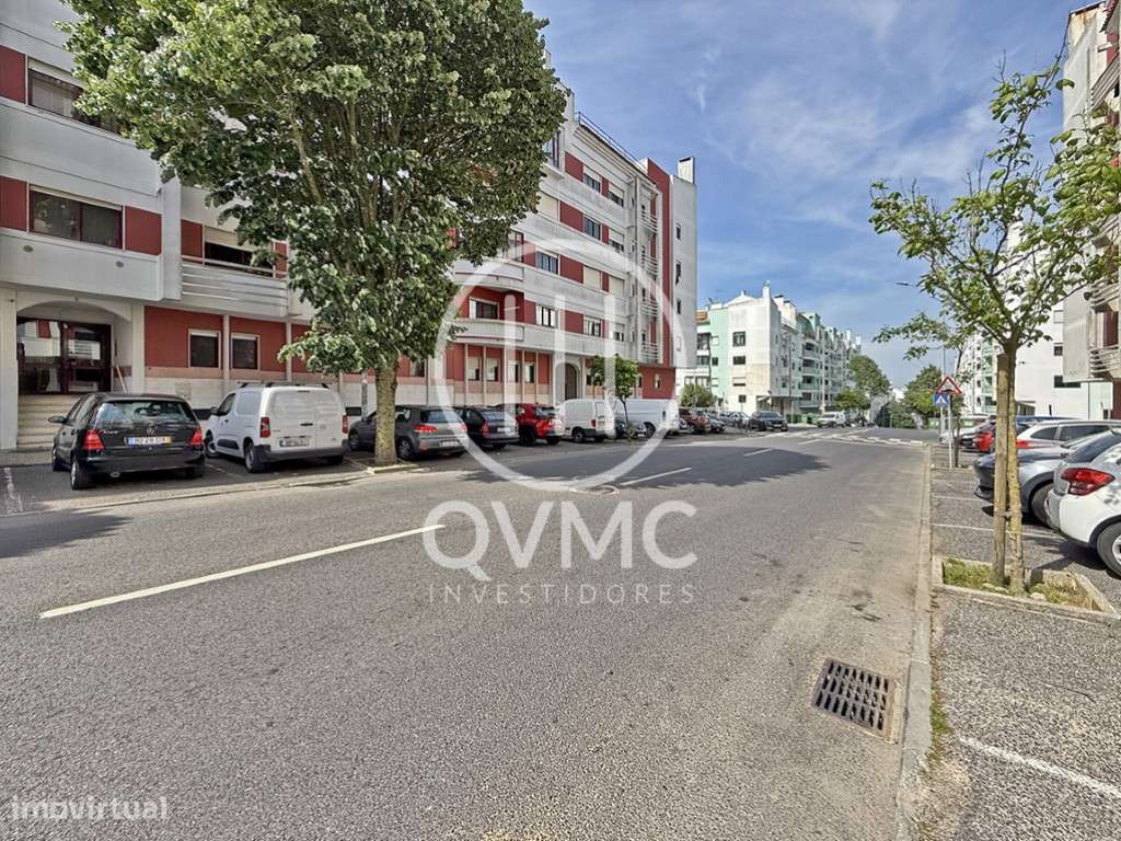Apartamento T1 na Cavaleira com parqueamento e varanda-34