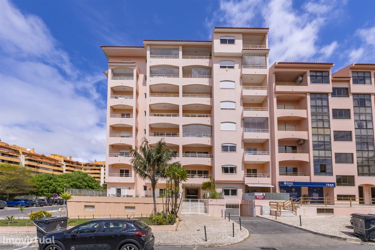 Apartamento T3 com garagem box em cascais