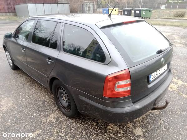 Skoda Octavia 1.6 Ambiente - 4