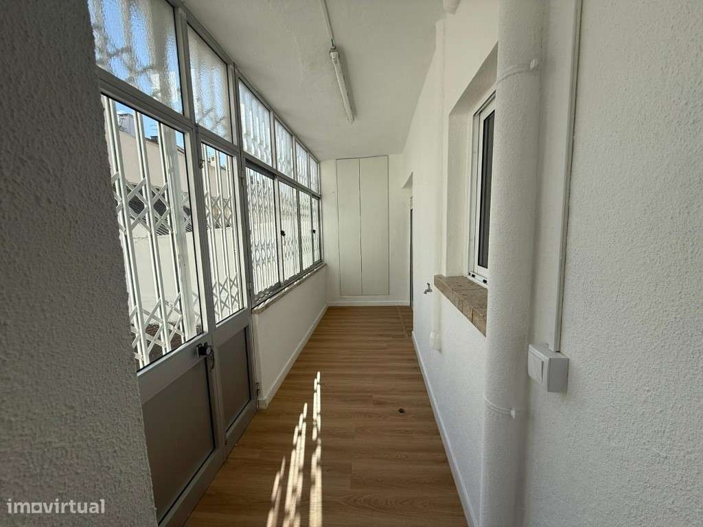 Apartamento T2 totalmente remodelado, com excelente área exterior -...-20