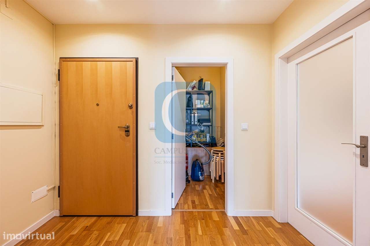 Apartamento T2 com lugar de garagem de arrumos nos Caulinos-3