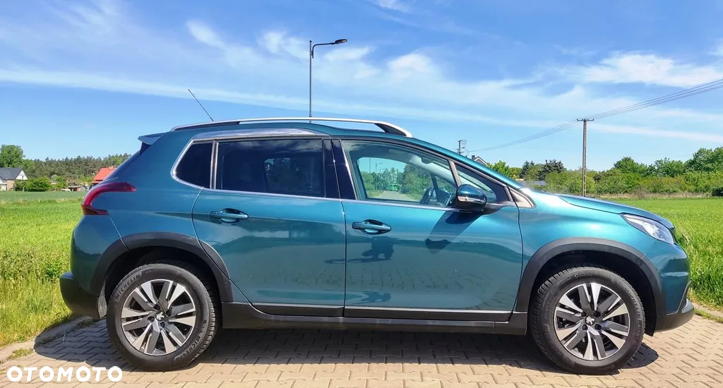 Peugeot 2008 1.2 Pure Tech Allure S&S - 5