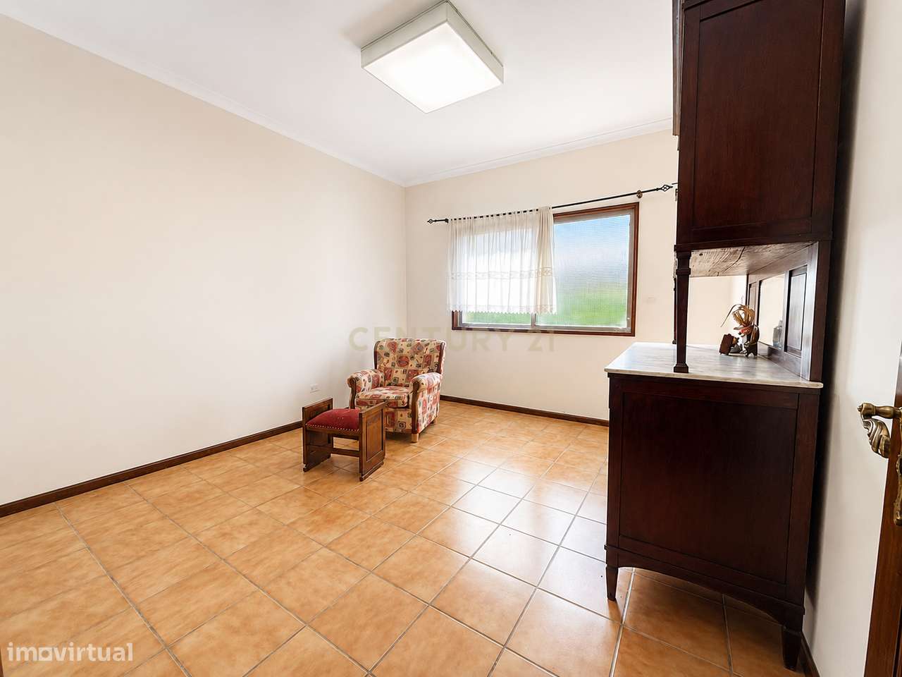 Moradia T5 com Terrenos para Construção no Largo da Feira – Lanheses,-6