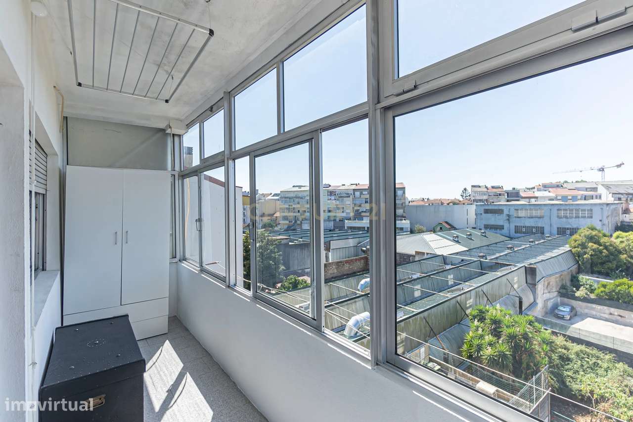 Apartamento T2+1 com Terraço na Prestigiada Rua da Alegria-30