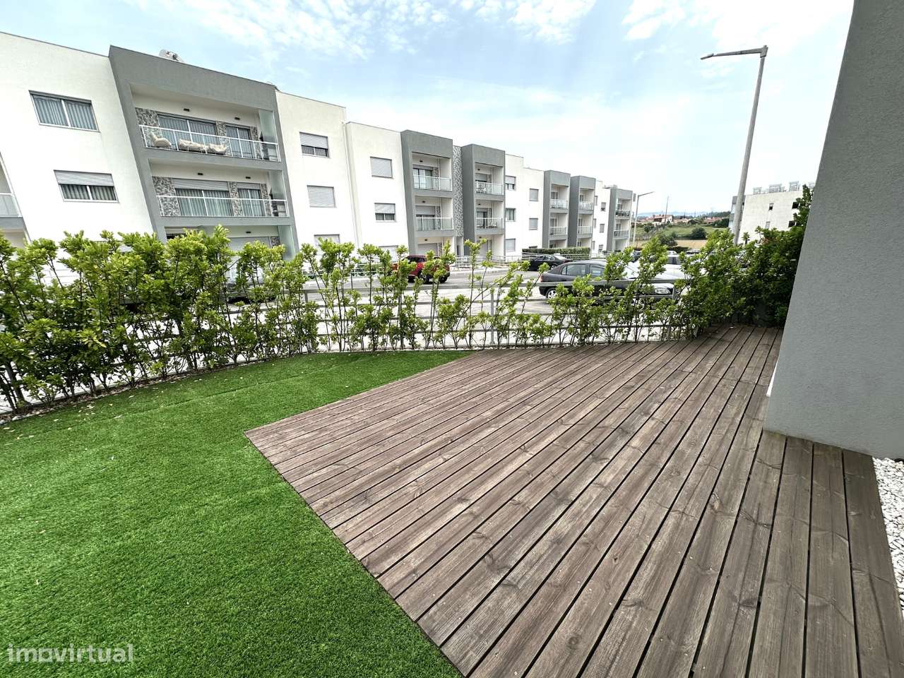 Apartamento T3 com garagem fechada, logradouro e jardim-3