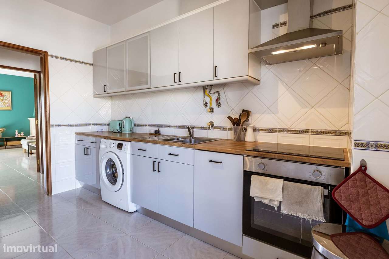 ESPAÇOSO E LUMINOSO APARTAMENTO T2 PARA VENDA PERTO DA PRAIA DA DONA A-15