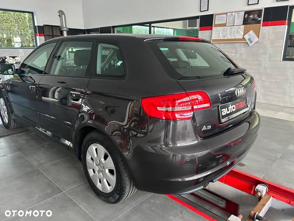 Audi A3 1.6 TDI Ambiente - 5