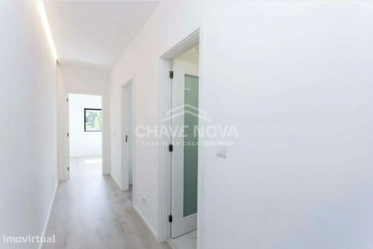 Apartamento T2 Renovado com Lugar de Garagem – Rua de Serralves, Porto-6