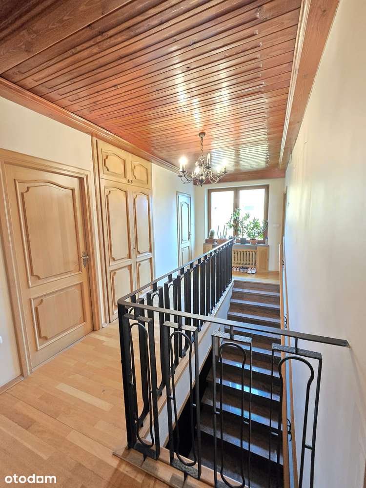 Interesujący dom w idealnej lokalizacji!-5