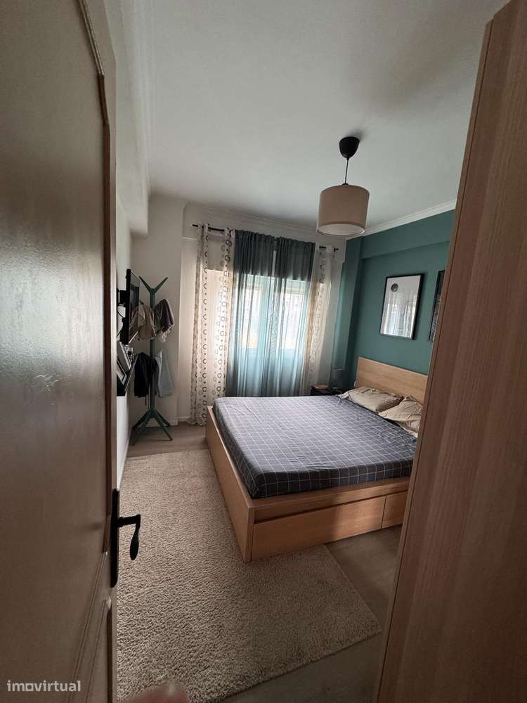 T1 + 1 com varanda,  e ar condicionado em Amadora-5