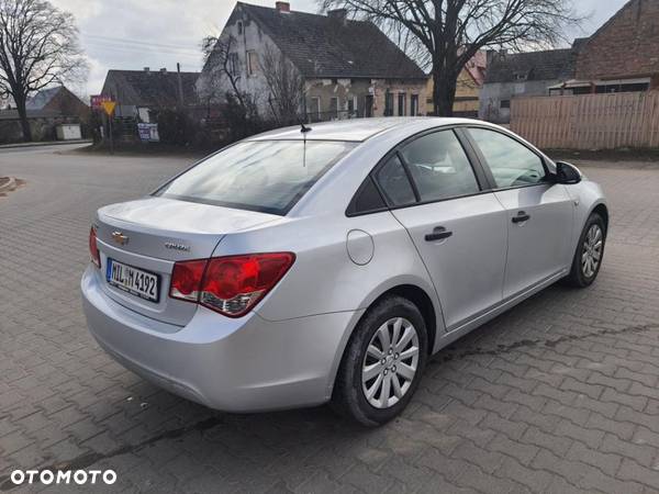 Chevrolet Cruze 1.6 Base - 5