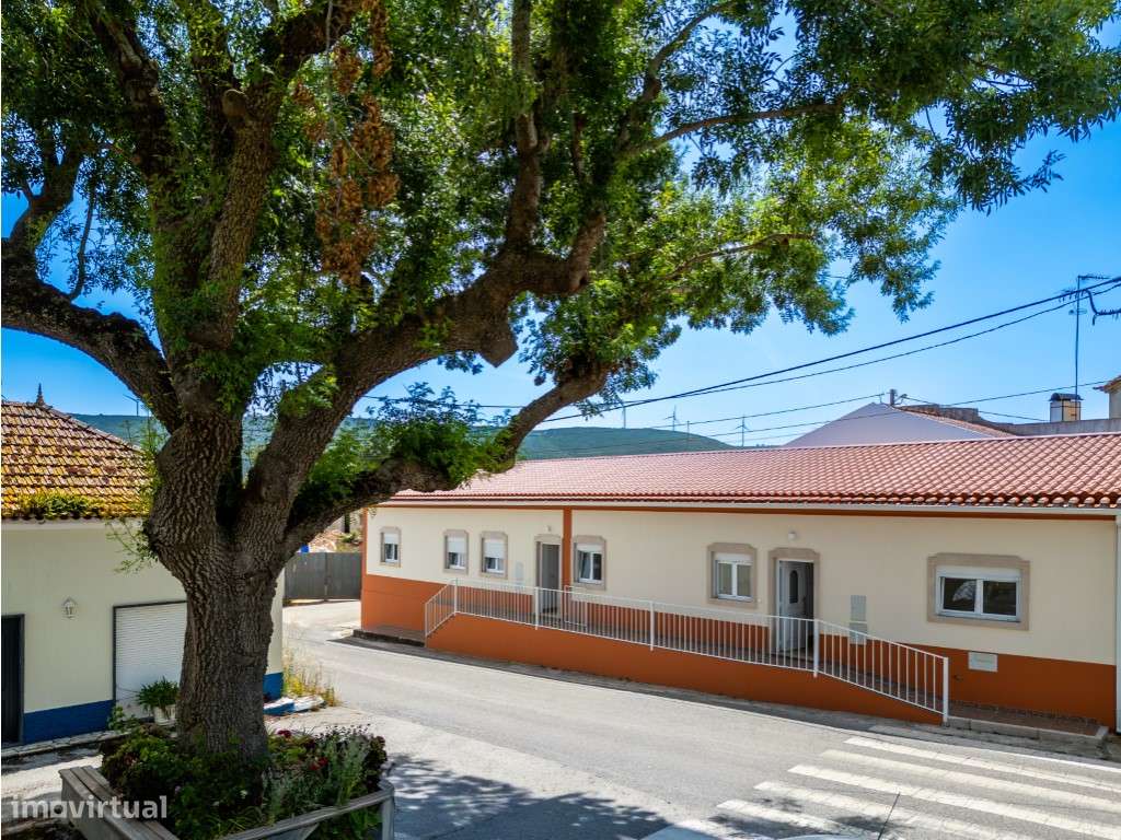 Moradia térrea, nova, geminada em zona tranquila dentro de aldeia-38