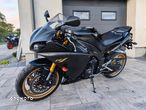 Yamaha R1 - 32