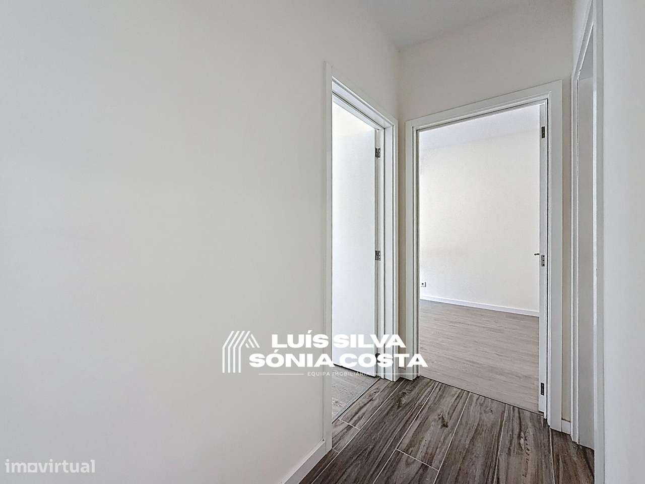 Apartamento T4 Totalmente Remodelado com 2 Varandas e Elevador –...-17