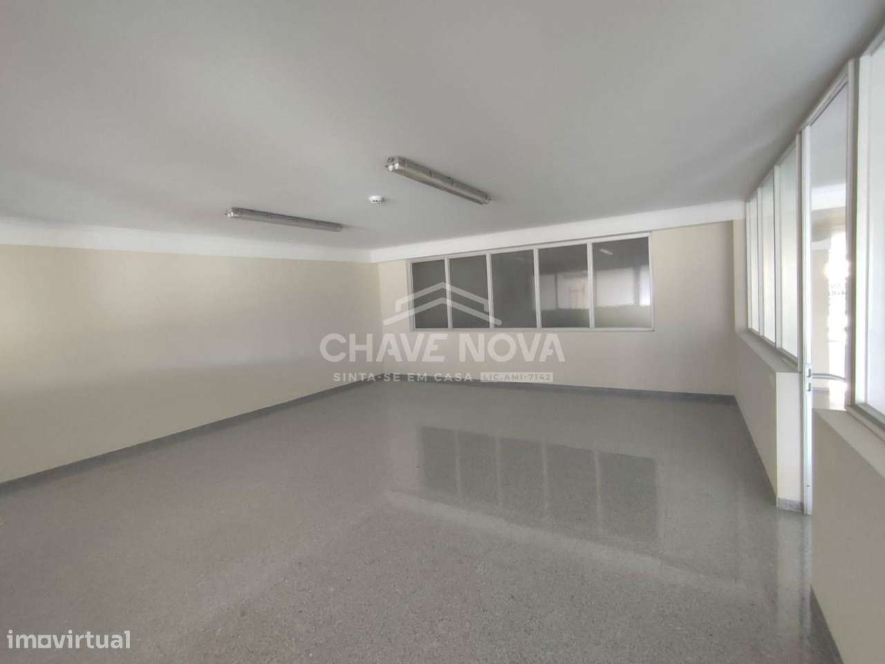 Loja ampla e luminosa a 500m da Rotunda da Boavista, Porto - Grande imagem: 4/18