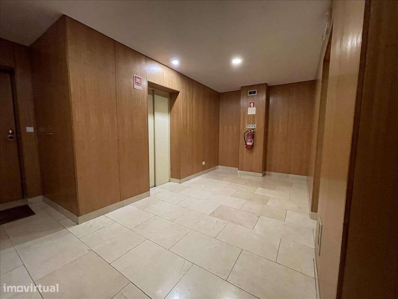 Fantástico Apartamento T3 com Varandas e Garagem em Paranhos, Porto - Grande imagem: 2/30