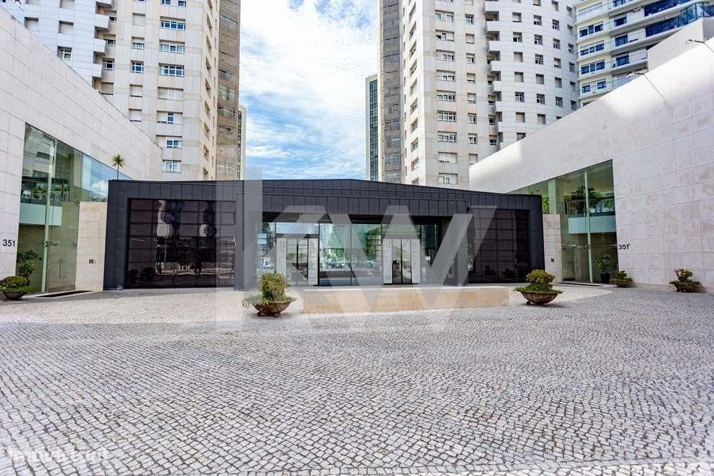 Loja | Arrendamento | Espaço 7 Rios - Grande imagem: 1/12