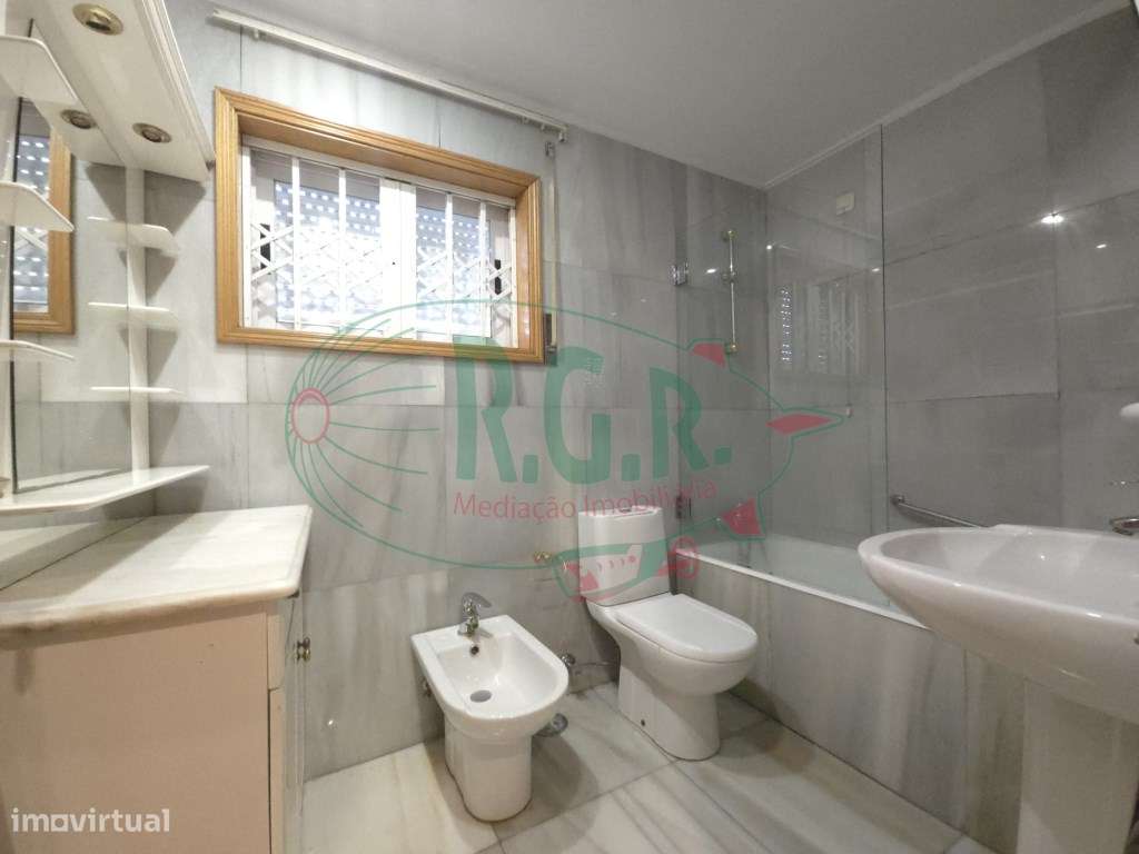 Moradia Isolada T3 | Piscina | Vistas Rio | 5 Min Porto-31