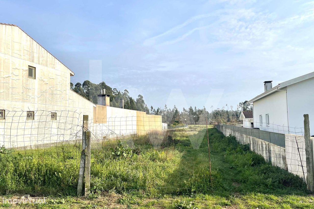 GRANDE LOTE DE TERRENO LOCALIZADO EM ZONA RESIDENCIAL, ARADA (OVAR)