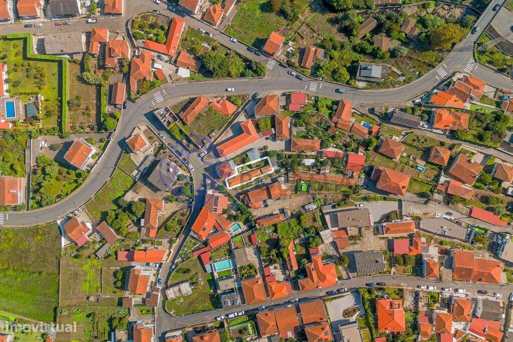 MORADIA TÉRREA NO CENTRO CIDADE - Grande imagem: 3/26