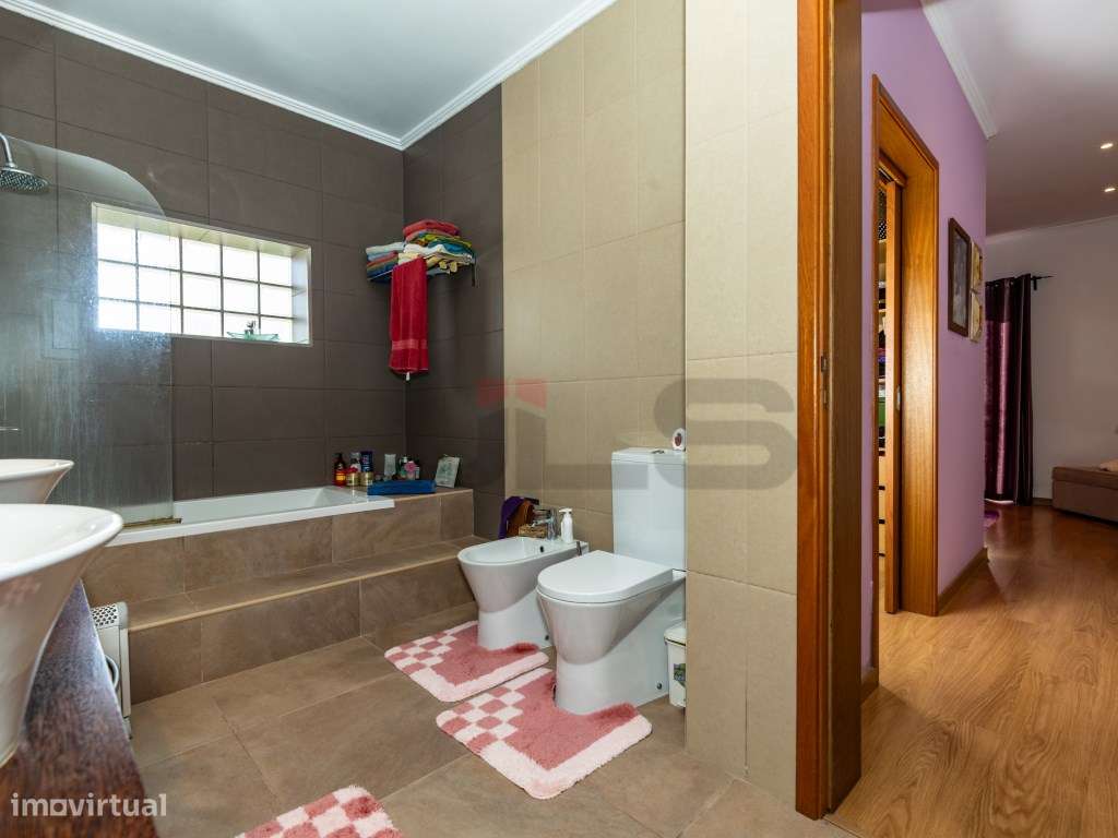 Moradia V4 Isolada com 3 Suites - São Vicente Ferreira, Ponta Delga...-15