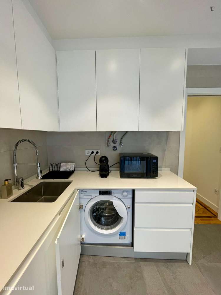 Quarto - localizado em Intendente Lisbon - Grande imagem: 3/15