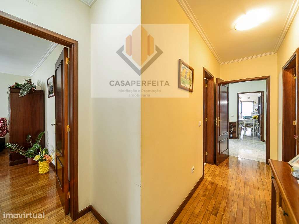 Apartamento T3 Como Novo com Varandas e Box - a 1500 metros da Prai...-31