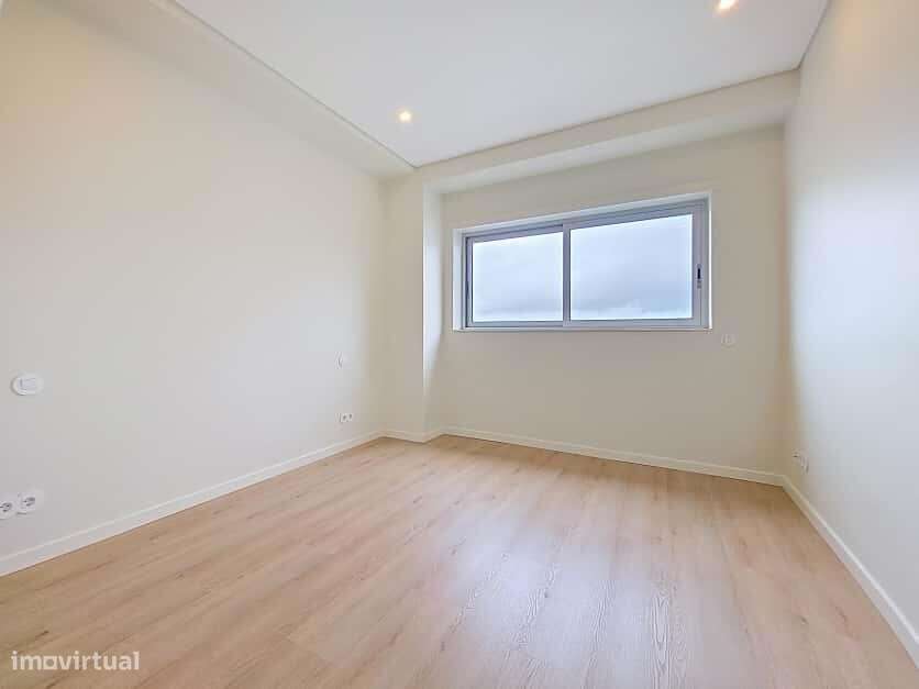 Apartamento T2 com garagem em zona de Celas, Coimbra-6