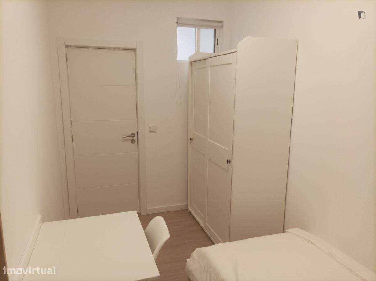 Quarto - localizado em Alameda Lisbon - Grande imagem: 4/10