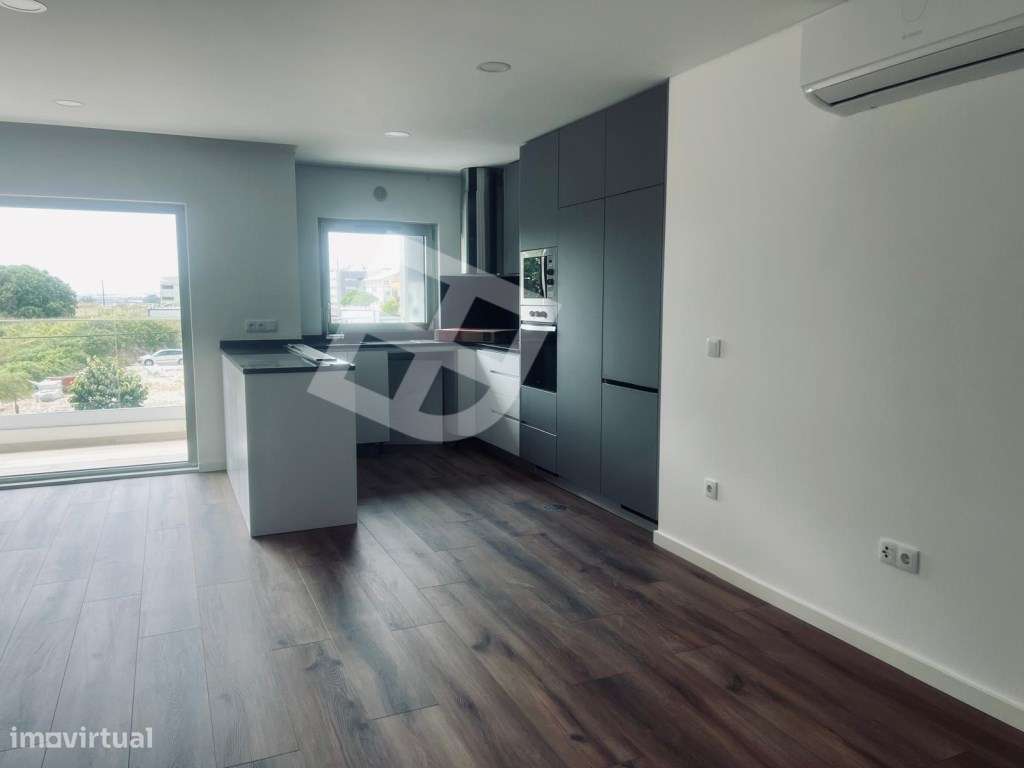 Apartamento T2 Duplex c/ Solários - centro de Aveiro - Grande imagem: 2/25
