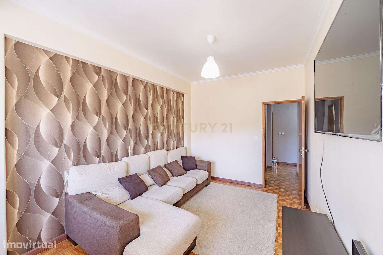 Apartamento T2 na Quinta do Rouxinol, Corroios-1