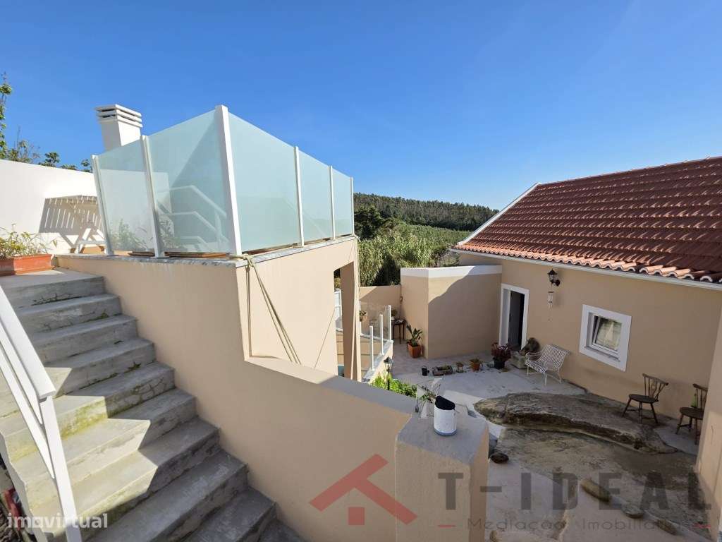 Moradia Renovada com Espaço Exterior-23