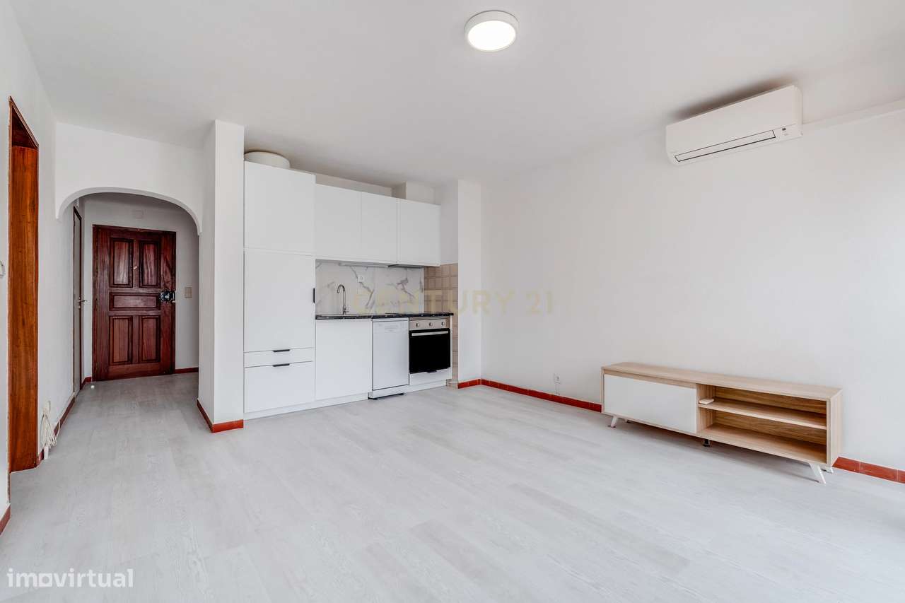 Apartamento T1 +1 em Quarteira-17