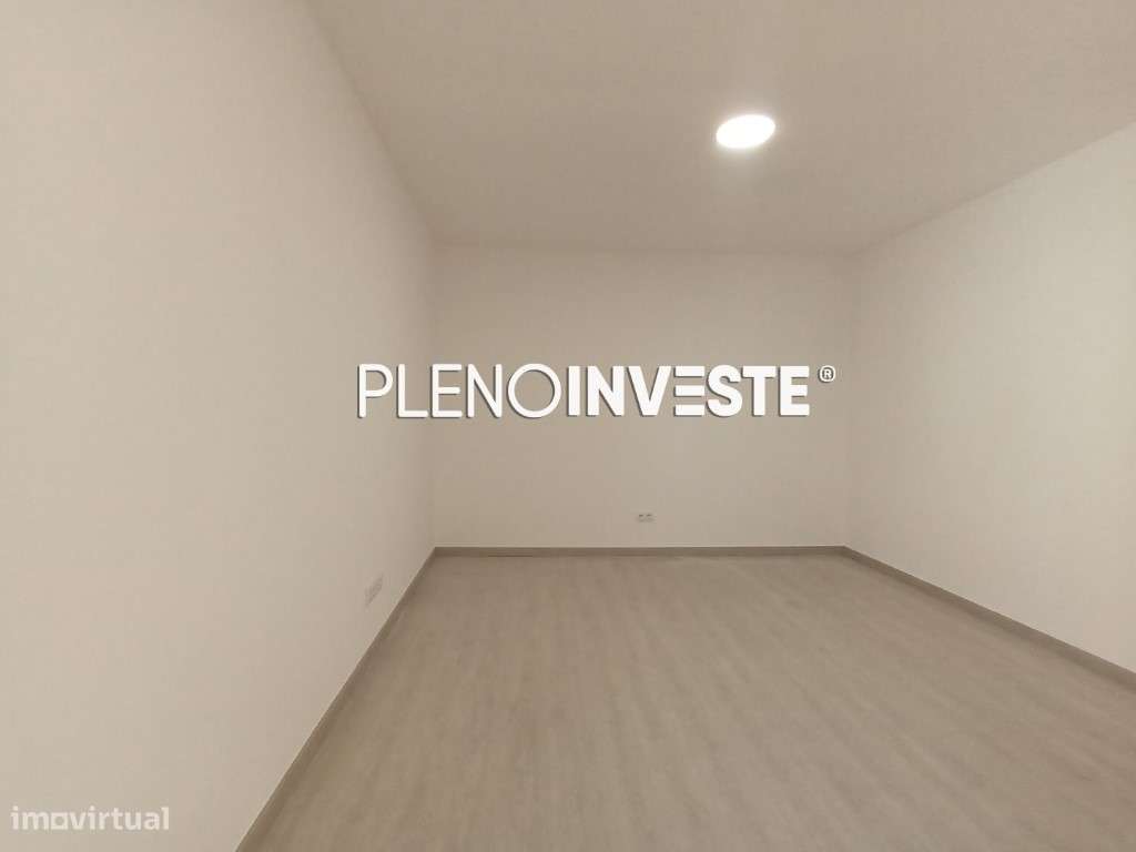 T4 Totalmente remodelado com vista rio no Seixal-13
