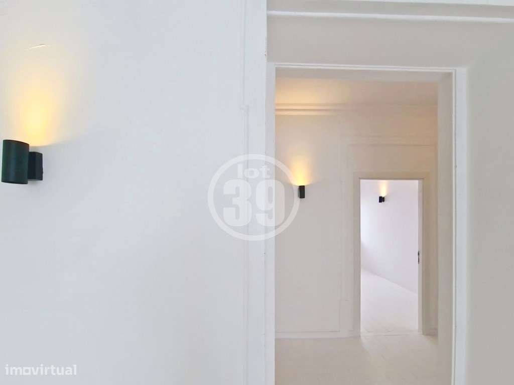 Andar Renovado com 4 Quartos | Zona Histórica a 140 m da Praia | Al...-23