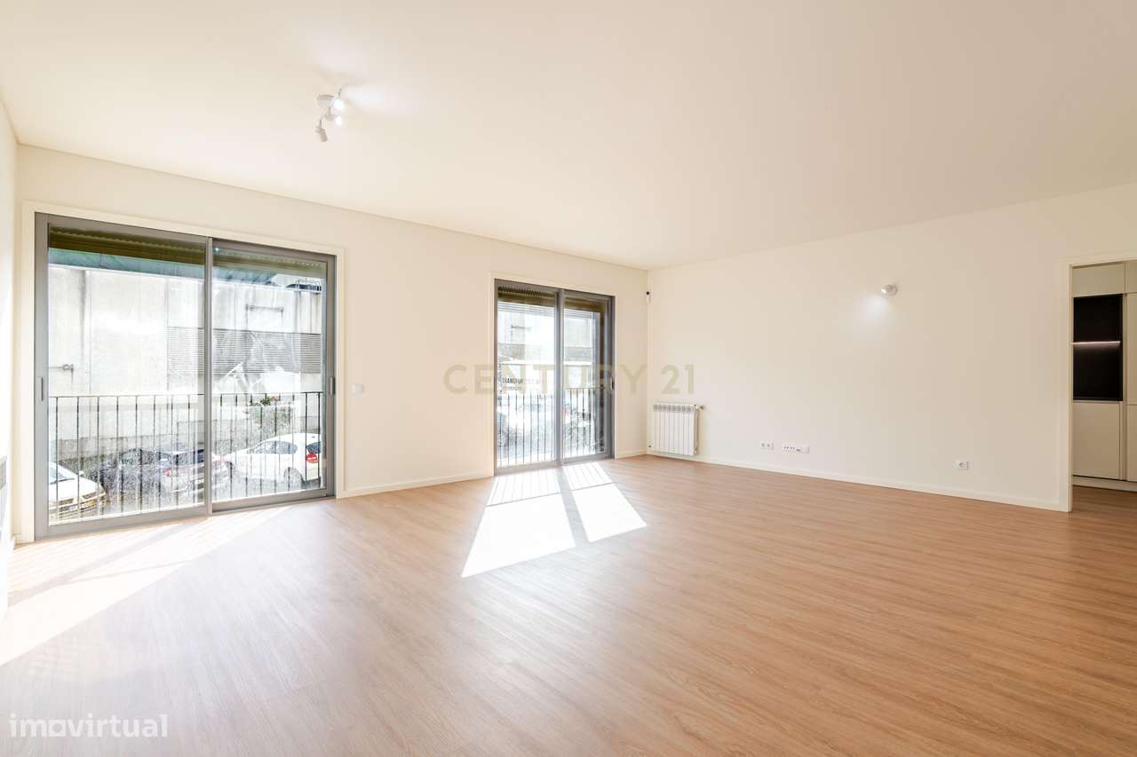 Apartamento T2 praticamente novo , nas Antas, Porto-15